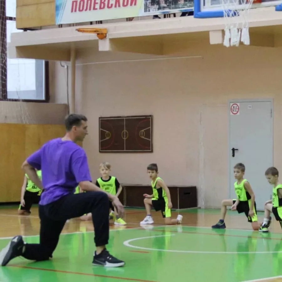 Детская баскетбольная секция Уралмаш Kids на Колмогорова в Екатеринбурге: Зал, Мяч, Тренер, Тренировка, Игры, Баскетбол,