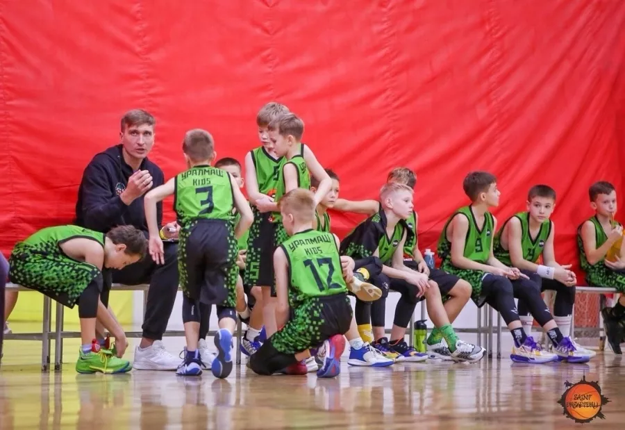 Детская баскетбольная секция Уралмаш Kids на Машиностроителей в Екатеринбурге: Зал, Мяч, Тренер, Тренировка, Игры, Баскетбол,
