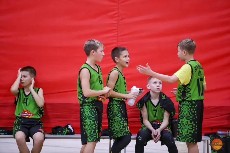 Детская баскетбольная секция Уралмаш Kids на Машиностроителей в Екатеринбурге: Зал, Мяч, Тренер, Тренировка, Игры, Баскетбол,