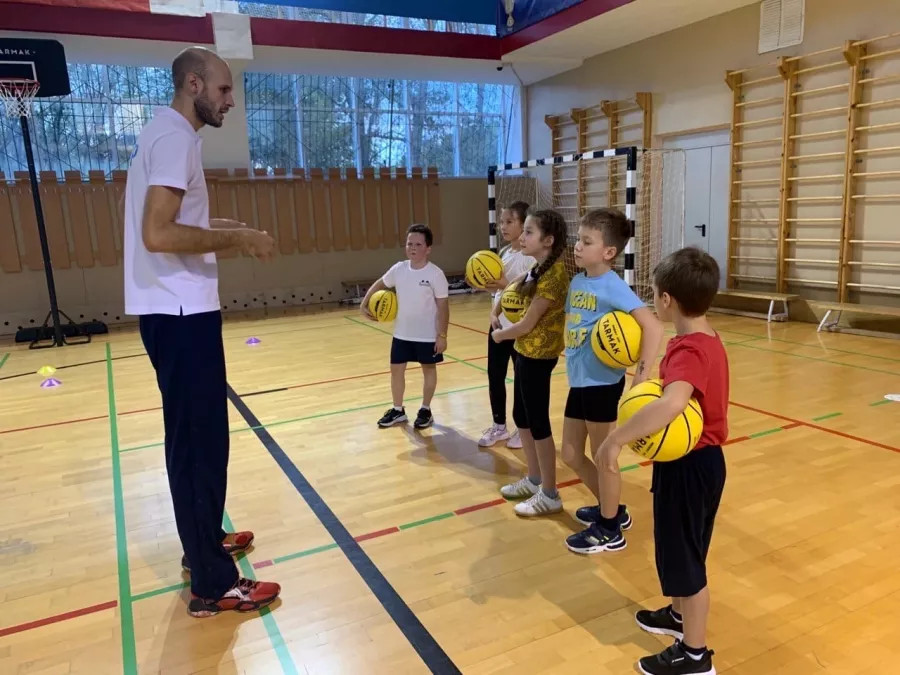 Школа баскетбола для детей Баскетвиль на Латвийской в Екатеринбурге: Спорт, Зал, Мяч, Тренер, Тренировка, Игры, Баскетбол,