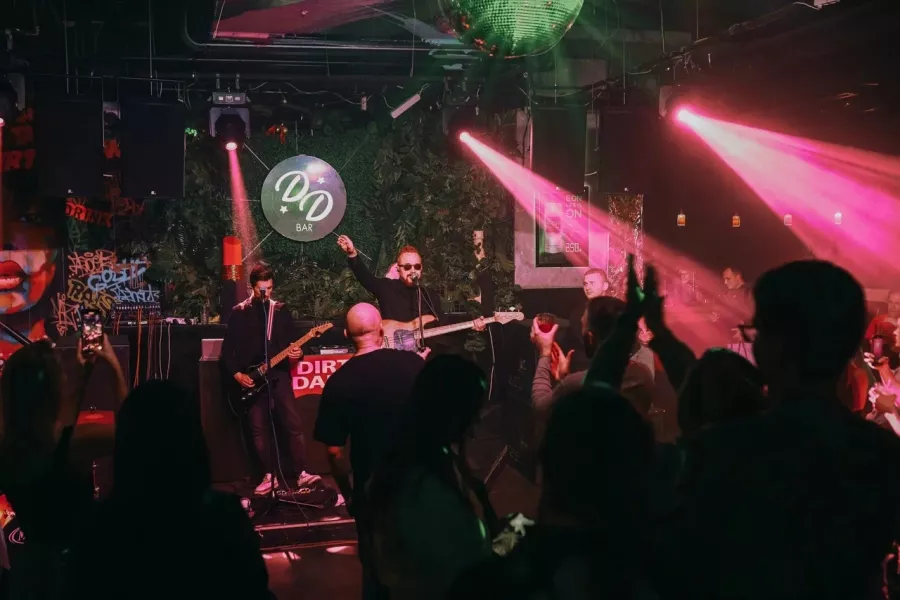 Ночной клуб Dirty Dance в Екатеринбурге: Бар, Танцы, Алкоголь, Вечеринка, Тусовка, Знакомства, Зрелища,