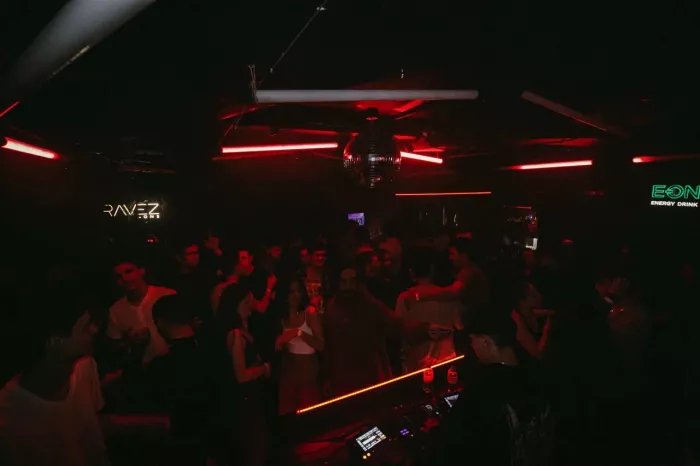 Ночной клуб "Ravez"