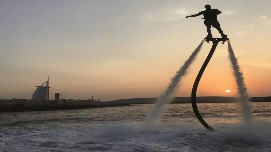 Водные развлечения от компании Hydro Watersports в Дубаи: Водные развлечения, Возле воды, Море, Аттракцион , Скутеры, Доска для Серфа, Сёрфинг, Флайборд,