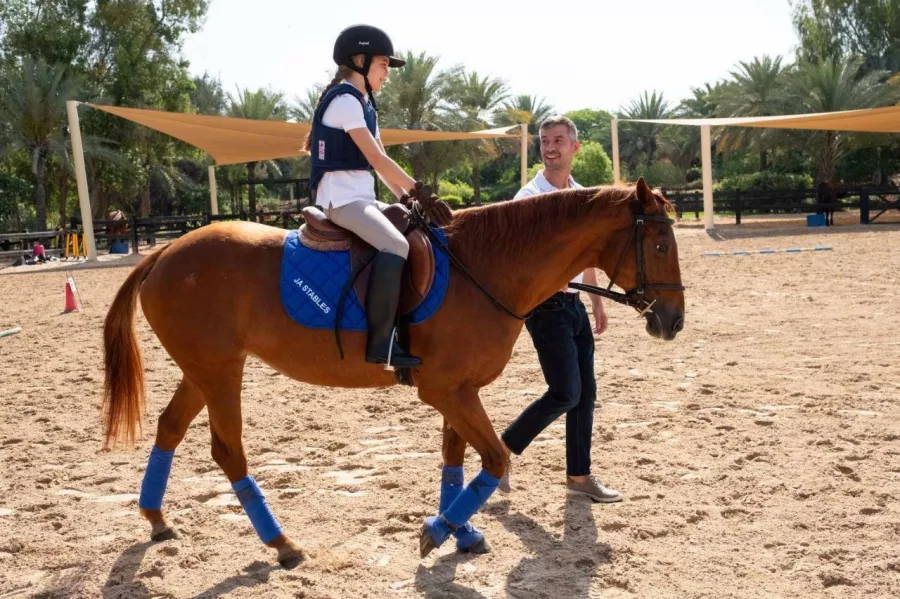 Клуб верховой езды Jebel Ali Equestrian Club в Дубаи: Horses, Horse 🐎 , Jebel Ali, Лошади, Конные скачки , Скачки, Конные прогулки , Ипподром ,