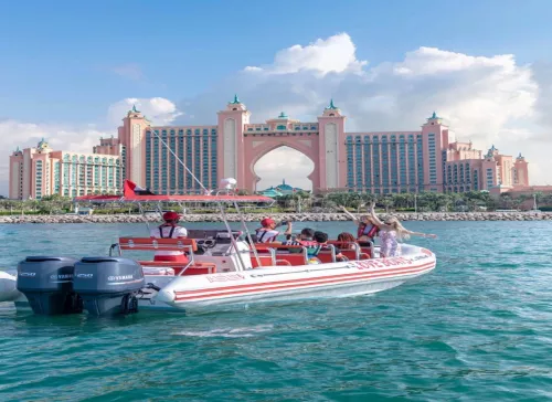 Тур по достопримечательностям на катере Love Boats в Дубаи
