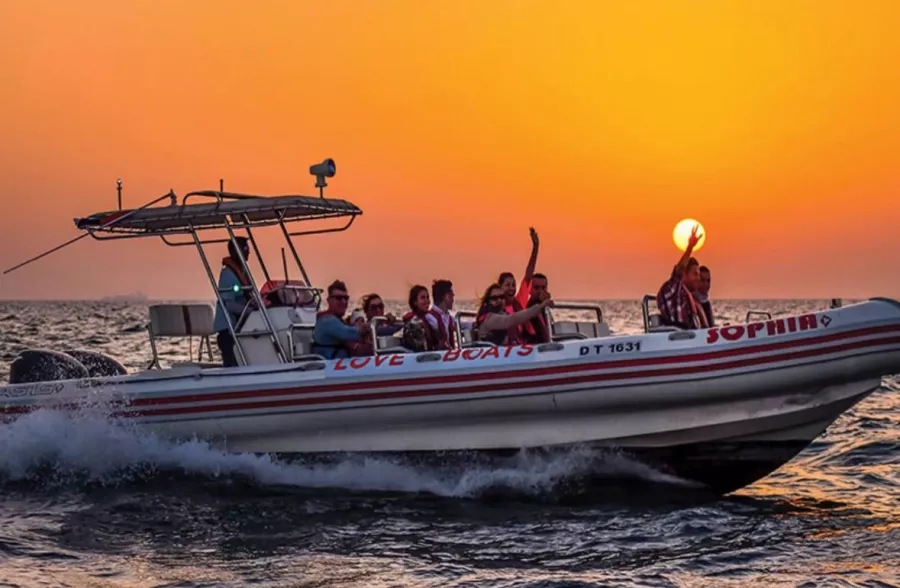 Тур по достопримечательностям на катере Love Boats в Дубаи: Attractions, Excursions, Туристам, Пора отдыхать, Достопримечательности , Что посетить , Катер, Возле воды, Групповой тур, Частный тур,