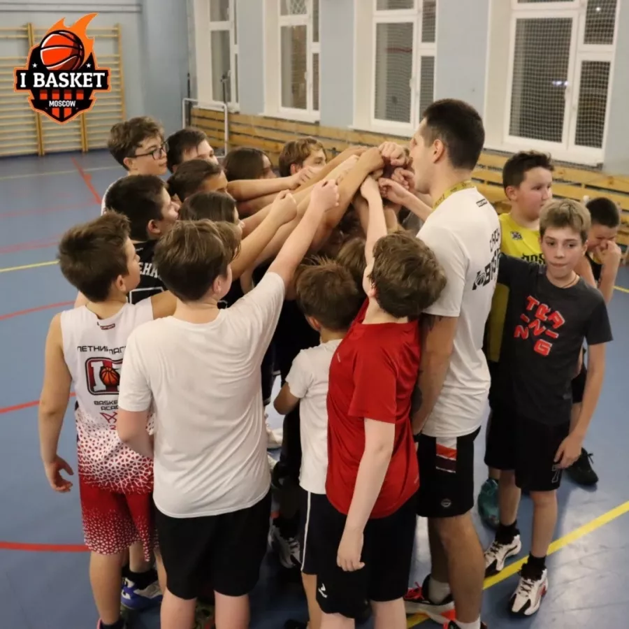 Баскетбольная академия Ibasket на Малой Переяславской в Москве: Баскетбол, Зал, Мяч, Игра, Баскетболист, Баскетбольное кольцо, Тренировка, Тренер,