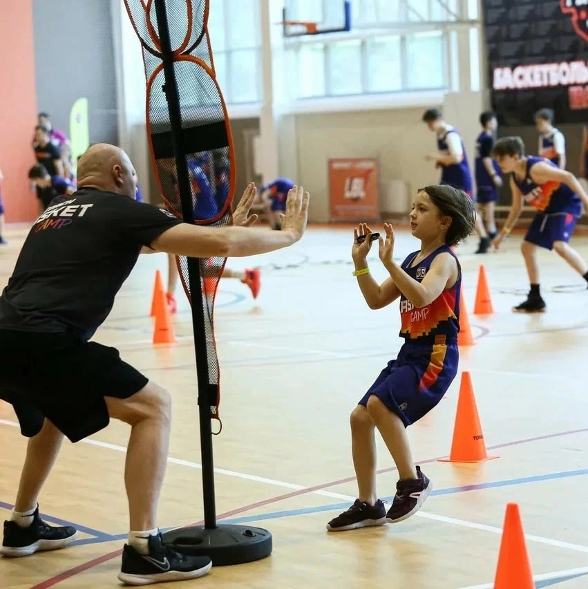 Баскетбольная академия Ibasket на Боткинской в Москве: Баскетбол, Зал, Мяч, Игра, Баскетболист, Баскетбольное кольцо, Тренировка, Тренер,