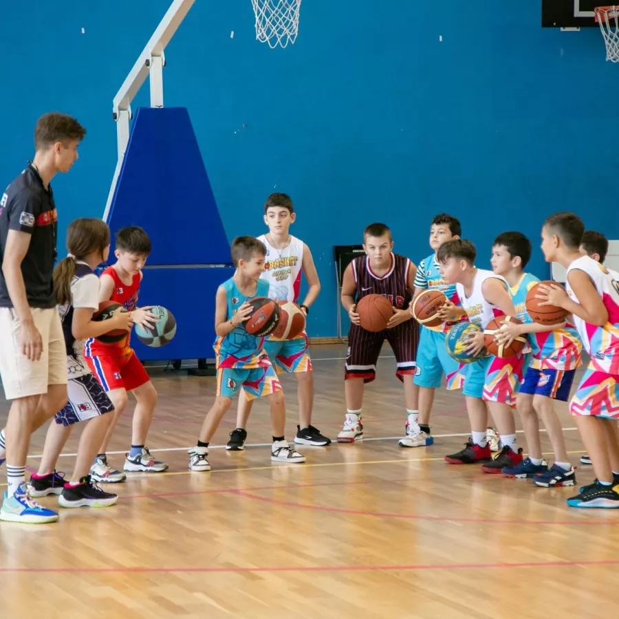 Баскетбольная академия Ibasket на Батайской в Москве: Баскетбол, Зал, Мяч, Игра, Баскетболист, Баскетбольное кольцо, Тренировка, Тренер,