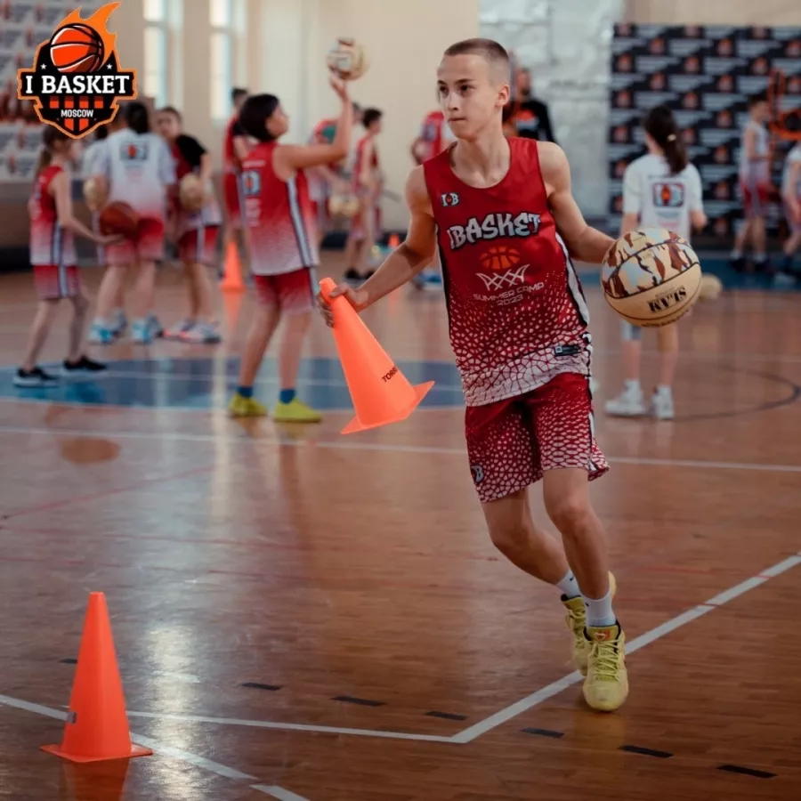 Баскетбольная академия Ibasket на Ясеневой в Москве: Баскетбол, Зал, Мяч, Игра, Баскетболист, Баскетбольное кольцо, Тренировка, Тренер,