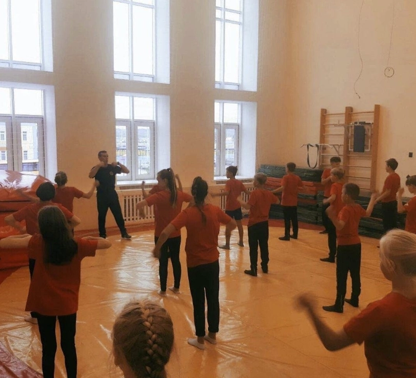 Спортивный клуб Фролы в Перми: Возможны разовые посещения, Аэробика, Йога, Кроссфит, Развиваться, Фитнес, Настольный теннис, Фитбол, Боевые искусства, Персональный тренер,