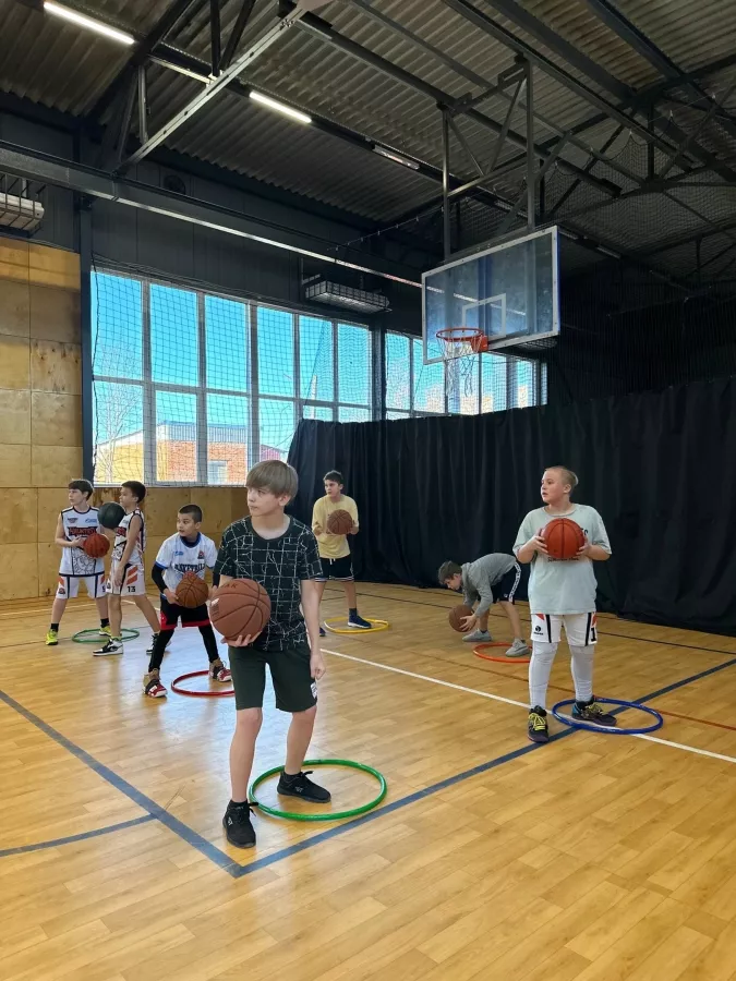 Баскетбольная академия I.S. BASKETBALL на Зиповской в Краснодаре: Баскетбол, Мяч, Игра, Баскетболист, Баскетбольное кольцо, Тренировка, Тренер,