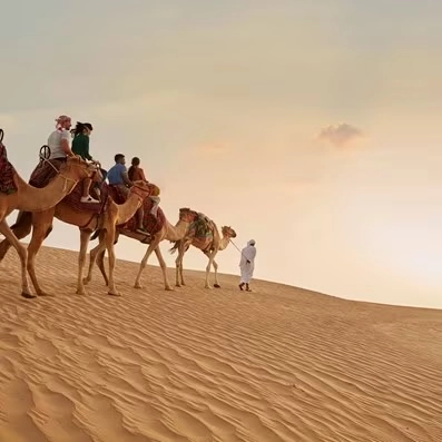 Туры от компании Arabian Desert Tours в Дубаи: Пора отдыхать, Туристам , Экскурсии, Пустыня , Верблюды , Квадрацикл, Desert , Tourists ,