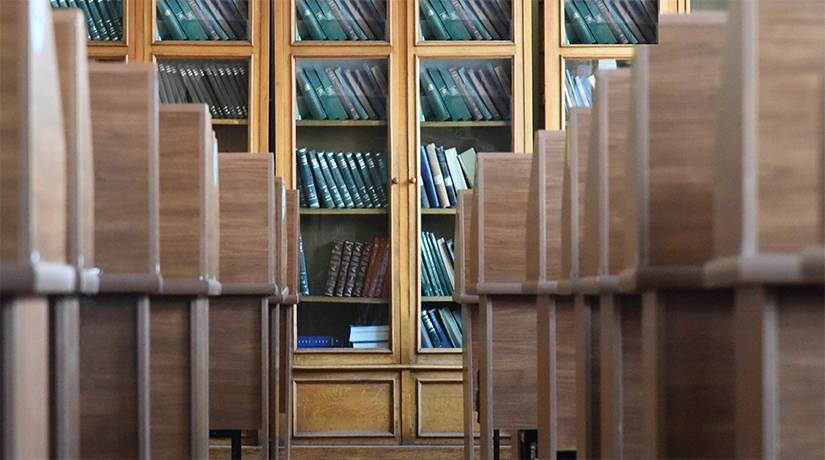 Читаем с Национальная библиотека Армении в Ереване: Книги, Библиотека, Учёба, Подготовка, Чтение, Знания, Читальный зал,