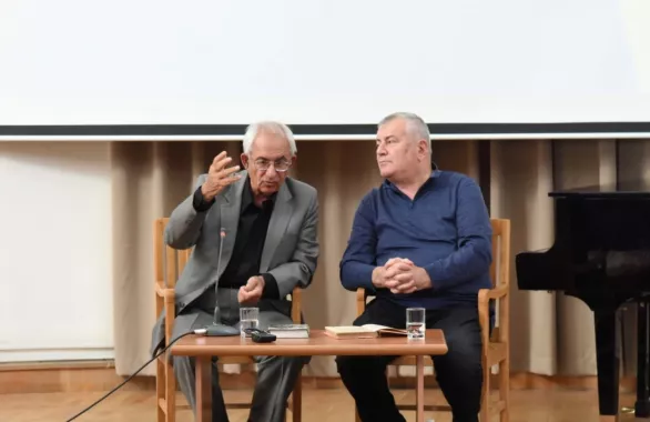 Читаем с "Национальная библиотека Армении"