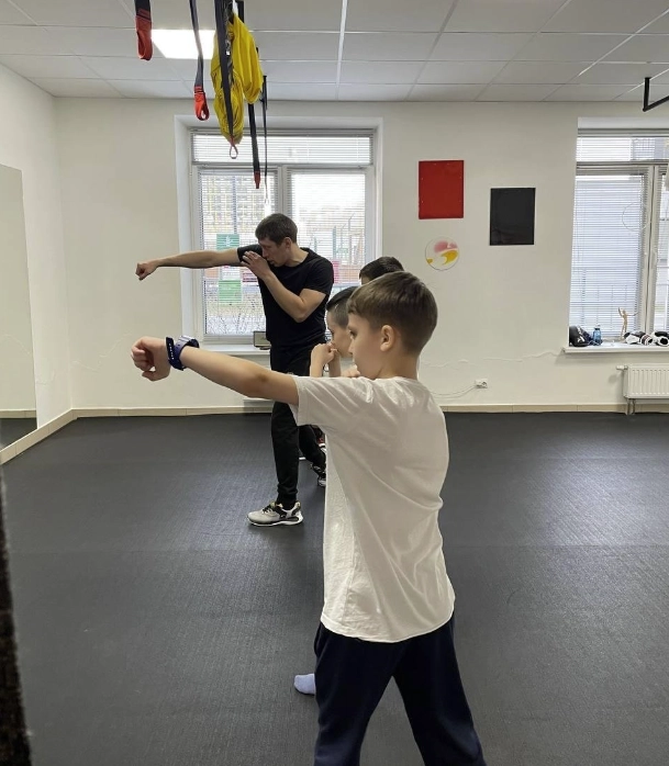 Фитнес-клуб Art fitness studio в Казани: Отдельный женский зал, Пилатес, Танцевальные программы, Развиваться, Фитнес, Йога, Аэробика, Зумба, Фитбол, Боевые искусства, Стретчинг,