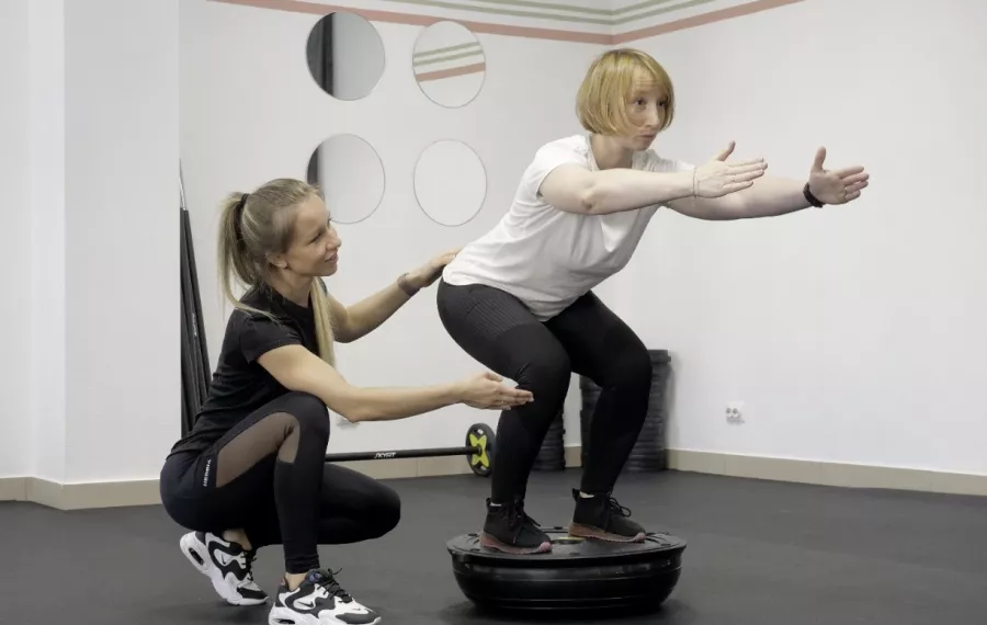 Фитнес-клуб Art fitness studio в Казани: Отдельный женский зал, Пилатес, Танцевальные программы, Развиваться, Фитнес, Йога, Аэробика, Зумба, Фитбол, Боевые искусства, Стретчинг,