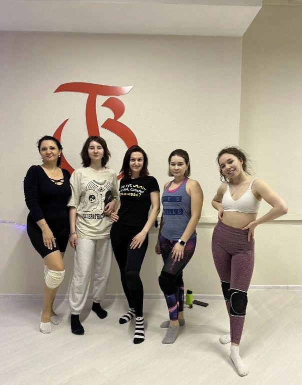 Студия фитнеса и растяжки Total body в Казани: Отдельный женский зал, Танцевальные программы, Стретчинг, Стрип-пластика, Развиваться, Фитнес, Персональный тренер, Фитнес для детей, Стретчинг, Йога,