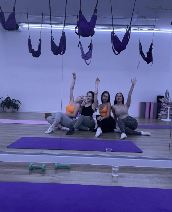 Фитнес студия Nice To Fit в Казани: Танцевальные программы, High heels, Стрип-пластика, Кундалини, Развиваться, Фитнес, Аэробика, Пилатес, Стретчинг, Йога,