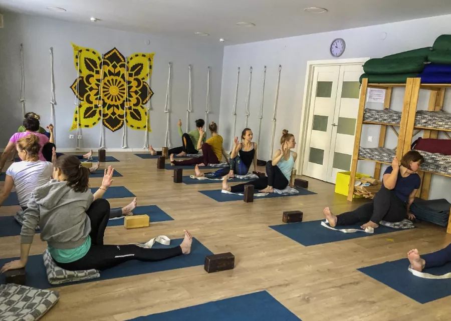 Студия йоги YogAlena в Казани: Айенгара, Хатха, Стретчинг, Йога, Развиваться, Фитнес, Растяжка,
