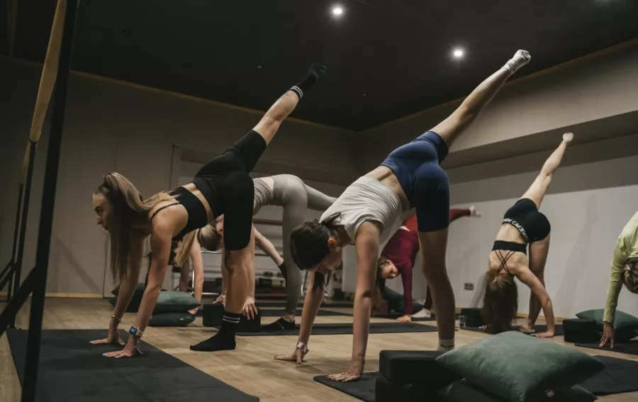 Студия растяжки и фитнеса Stretch room13 в Москве: Отдельный женский зал, Танцевальные программы, Боди-балет, Фитнес, Йога, Аэробика, Балет, Персональный тренер, Стретчинг,