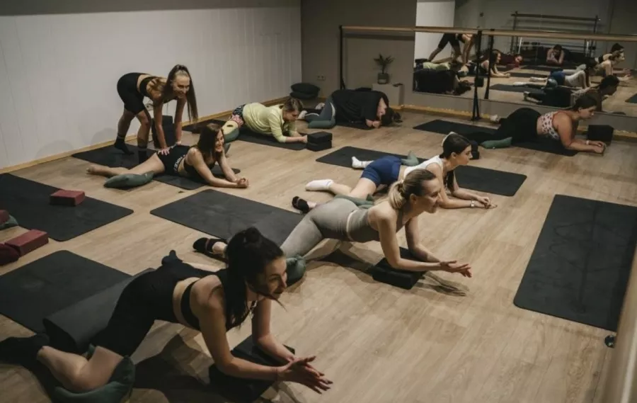 Студия растяжки и фитнеса Stretch room13 в Москве: Отдельный женский зал, Танцевальные программы, Боди-балет, Фитнес, Йога, Аэробика, Балет, Персональный тренер, Стретчинг,