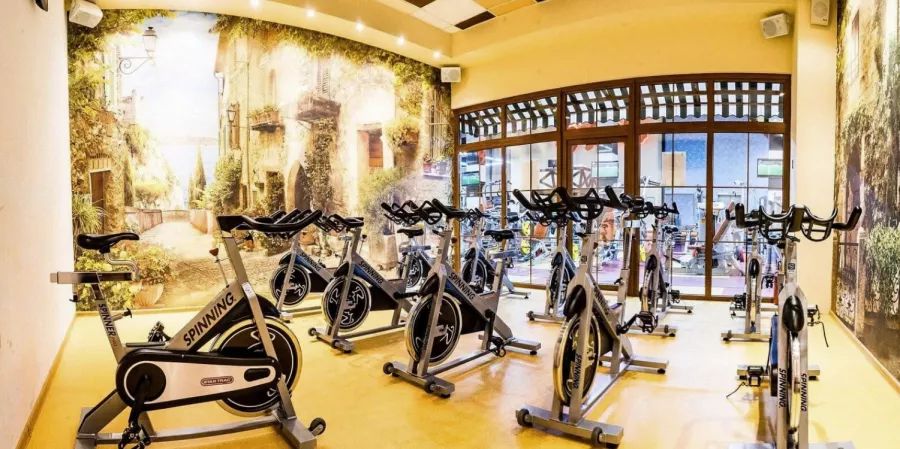 Фитнес-клуб Golden Fitness в Москве: Зумба, Йога, Развиваться, Фитнес, Аэробика, Настольный теннис, Детский уголок, Боевые искусства, Пилатес, Аквааэробика, Сайкл, Кроссфит,