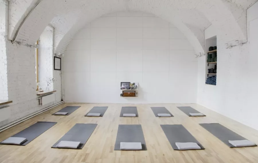 Студия йоги Yoga Space на Большой Дмитровке в Москве: Аштанга, Хатха, Стретчинг, Развиваться, Фитнес, Йога , Гвоздетерапия, Виньяса, Дживамукти, Инь йога,