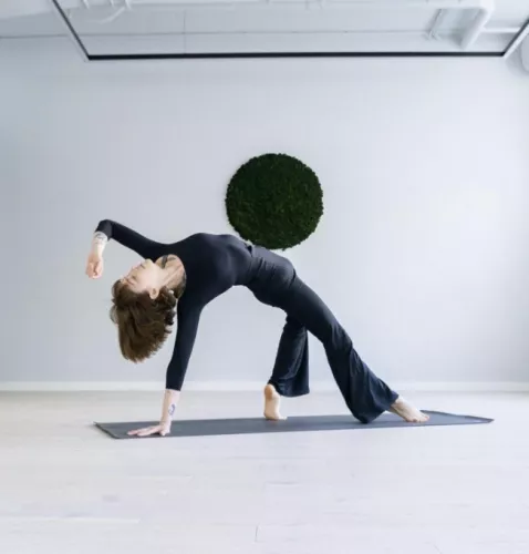 Студия йоги Holi yoga & cafe  в  Москве