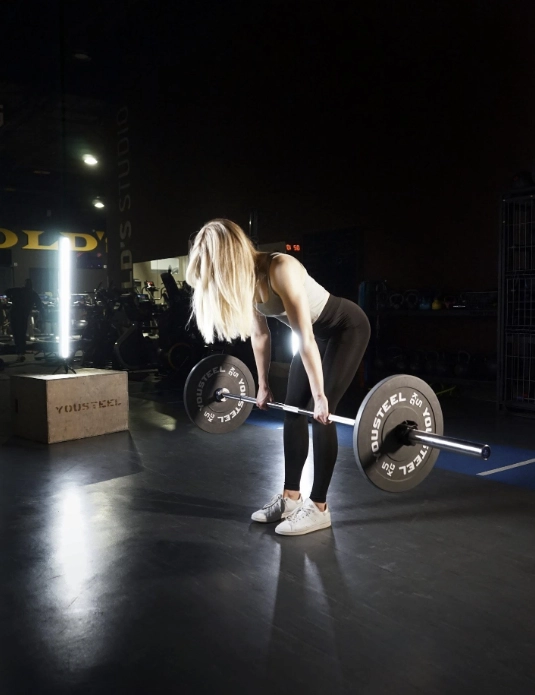 Фитнес-клуб Gold`s Gym на Ленинградском в Москве: Аэробика, Детский уголок, Зумба, Йога, Кроссфит, Развиваться, Фитнес, Настольный теннис, Боевые искусства, Пилатес, Аквааэробика, Стретчинг,