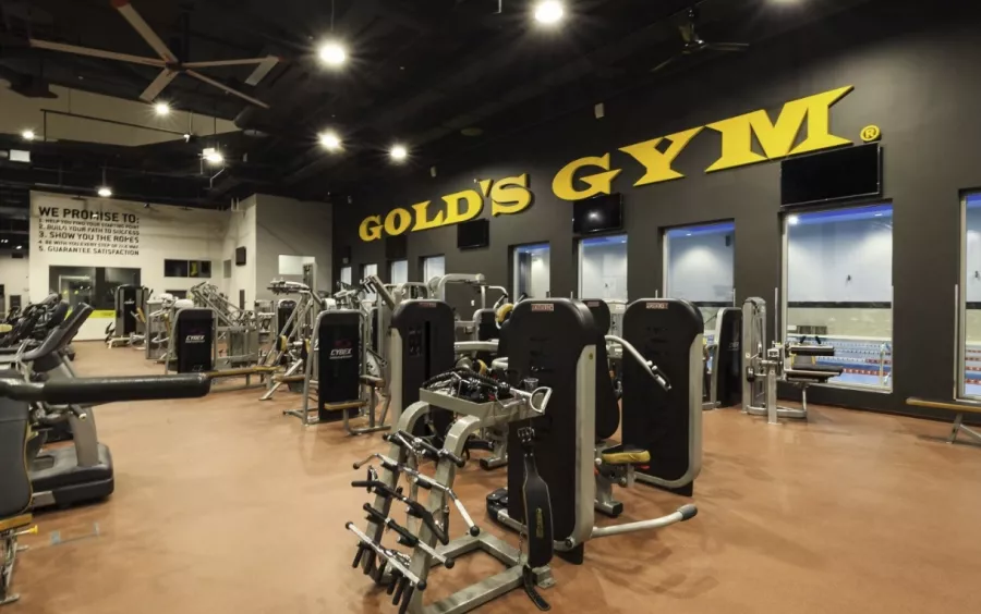 Фитнес-клуб Gold`s Gym на Ленинградском в Москве: Аэробика, Детский уголок, Зумба, Йога, Кроссфит, Развиваться, Фитнес, Настольный теннис, Боевые искусства, Пилатес, Аквааэробика, Стретчинг,