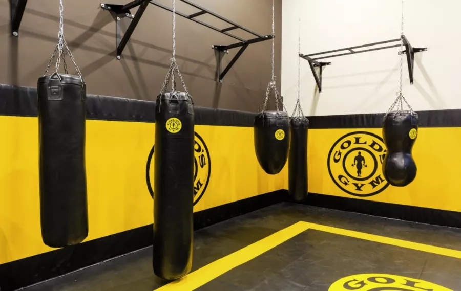 Фитнес-клуб Gold`s Gym на Ленинградском в Москве: Аэробика, Детский уголок, Зумба, Йога, Кроссфит, Развиваться, Фитнес, Настольный теннис, Боевые искусства, Пилатес, Аквааэробика, Стретчинг,
