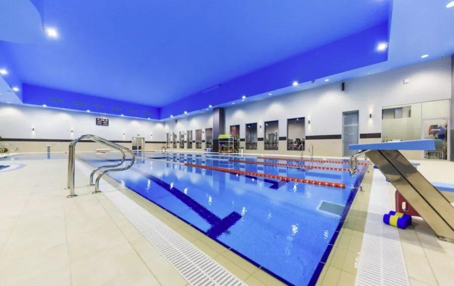 Фитнес-клуб Gold`s Gym на Ленинградском в Москве: Аэробика, Детский уголок, Зумба, Йога, Кроссфит, Развиваться, Фитнес, Настольный теннис, Боевые искусства, Пилатес, Аквааэробика, Стретчинг,
