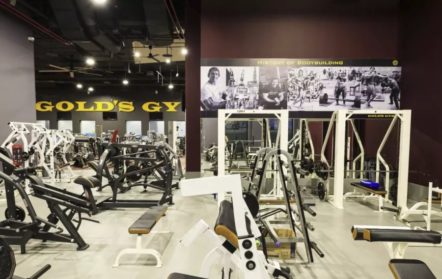 Фитнес-клуб Gold`s Gym на Ленинградском в Москве: Аэробика, Детский уголок, Зумба, Йога, Кроссфит, Развиваться, Фитнес, Настольный теннис, Боевые искусства, Пилатес, Аквааэробика, Стретчинг,
