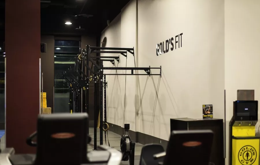 Фитнес-клуб Gold`s Gym на Ленинградском в Москве: Аэробика, Детский уголок, Зумба, Йога, Кроссфит, Развиваться, Фитнес, Настольный теннис, Боевые искусства, Пилатес, Аквааэробика, Стретчинг,