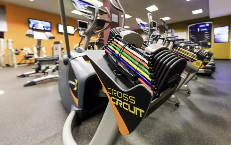 Фитнес-клуб Gold`s Gym на Электрозаводской в Москве: Йога, Калланетика, Танцевальные программы, Персональный тренер, Развиваться, Фитнес, Массаж, Аэробика, Фитнес для беременных, Боевые искусства, Пилатес, Стретчинг,