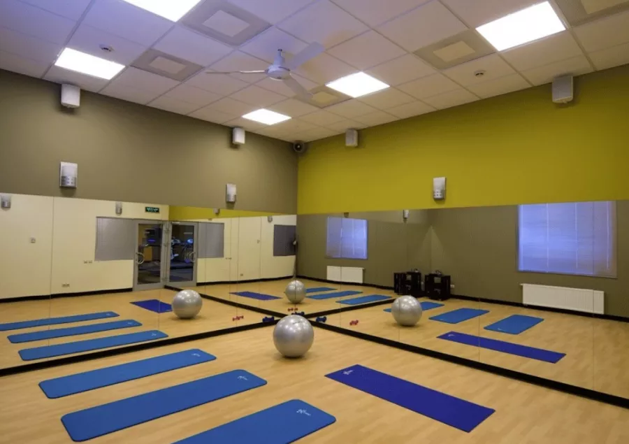Фитнес-клуб Gold`s Gym на Электрозаводской в Москве: Йога, Калланетика, Танцевальные программы, Персональный тренер, Развиваться, Фитнес, Массаж, Аэробика, Фитнес для беременных, Боевые искусства, Пилатес, Стретчинг,