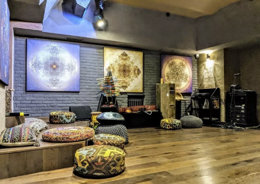 Йога-пространство Shanti place в Москве: Развитие, Спорт, Йога, Цигун, Фитнес, Хатха, Гвоздетерапия,