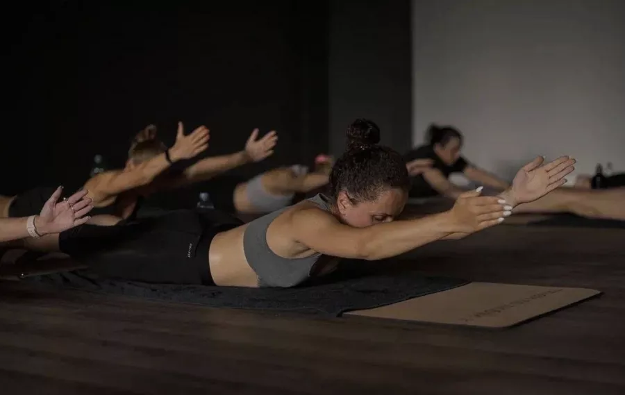Студия горячей растяжки Hot Stretching Studio в Москве: Йога, Балет, Стретчинг, Развиваться, Фитнес, Горячая растяжка, Hot Barre, Hot Power Stretching, Hot Interval Training,