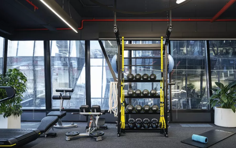Фитнес-клуб Crocus fitness Iskra Gym в Москве: Стретчинг, Развиваться, Фитнес, Йога, Кроссфит, Пилатес, Аэробика, Боевые искусства, Массаж, Сауны,
