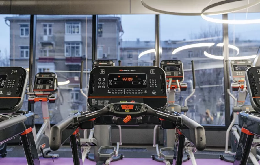Фитнес-клуб Crocus fitness Iskra Gym в Москве: Стретчинг, Развиваться, Фитнес, Йога, Кроссфит, Пилатес, Аэробика, Боевые искусства, Массаж, Сауны,