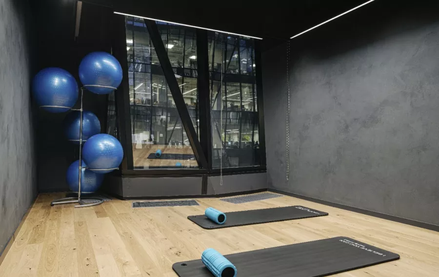 Фитнес-клуб Crocus fitness Iskra Gym в Москве: Стретчинг, Развиваться, Фитнес, Йога, Кроссфит, Пилатес, Аэробика, Боевые искусства, Массаж, Сауны,