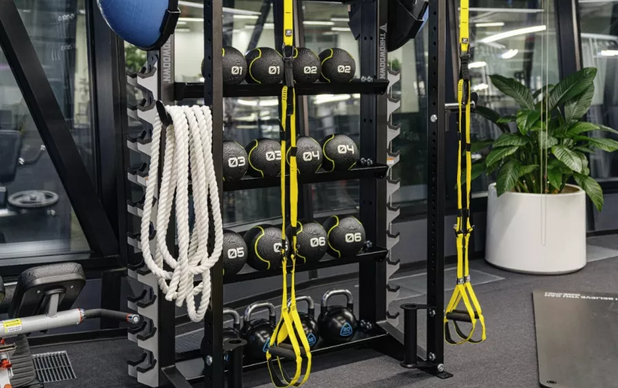 Фитнес-клуб Crocus fitness Iskra Gym в Москве: Стретчинг, Развиваться, Фитнес, Йога, Кроссфит, Пилатес, Аэробика, Боевые искусства, Массаж, Сауны,