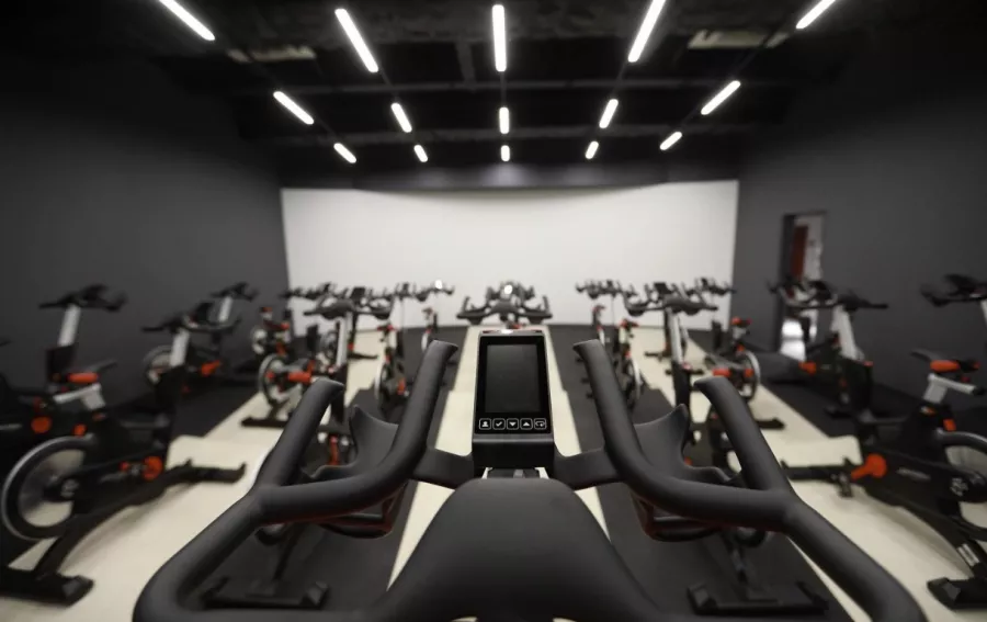 Фитнес-клуб Crocus Fitness Кунцево в Москве: Бодифлекс, Детский уголок, Кроссфит, Пилатес, Развиваться, Фитнес, Йога, Настольный теннис, Зумба, Аквааэробика, Сайкл, Аэробика, Боевые искусства,