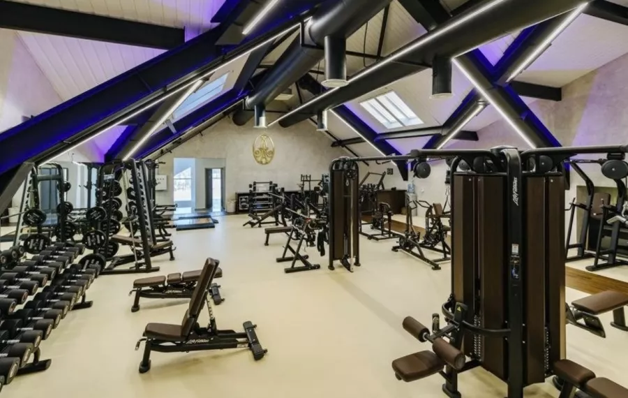 Фитнес-клуб Crocus Fitness Agalarov Estate в Москве: Развиваться, Фитнес, Аквааэробика, Аэройога, Аэробика, Боевые искусства, Кроссфит, Бодибилдинг, Бодифлекс, Танцевальные программы, Йога,