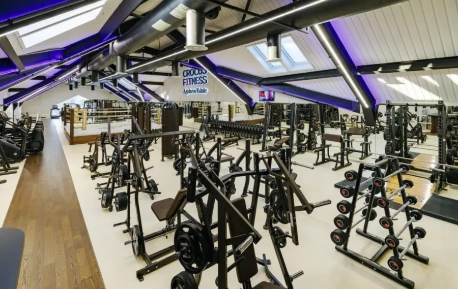 Фитнес-клуб Crocus Fitness Agalarov Estate в Москве: Развиваться, Фитнес, Аквааэробика, Аэройога, Аэробика, Боевые искусства, Кроссфит, Бодибилдинг, Бодифлекс, Танцевальные программы, Йога,