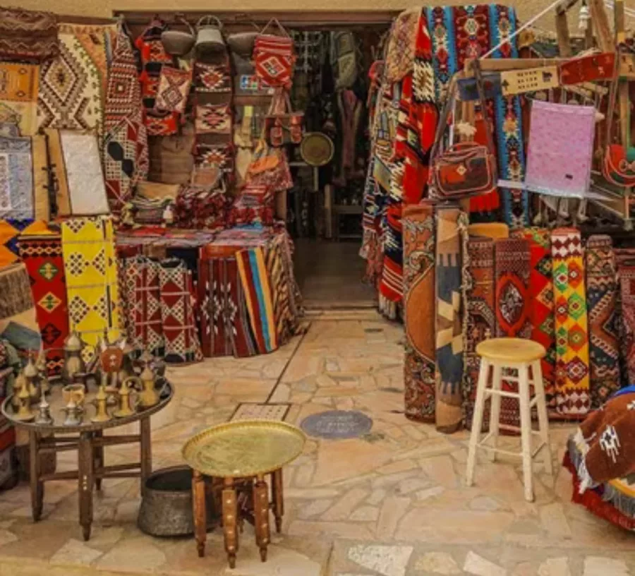 Базар Al Fahidi Souk в Дубаи: Tourists , Shopping , Market , Souvenirs, Шоппинг, Рынок, Базар, Специи, Сувениры, Что посетить , Туристам, Ткани, Текстиль ,