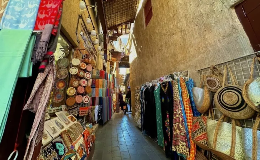 Базар Al Fahidi Souk в Дубаи: Tourists , Shopping , Market , Souvenirs, Шоппинг, Рынок, Базар, Специи, Сувениры, Что посетить , Туристам, Ткани, Текстиль ,