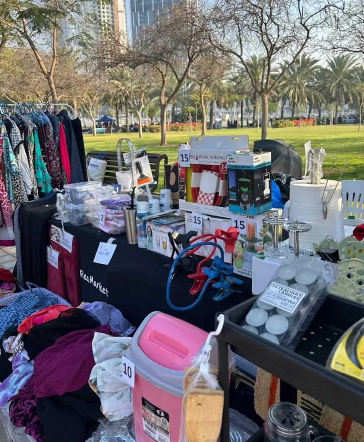 Блошиный рынок Dubai Flea Market в Дубаи: Shopping , Market , Souk, Souvenirs, Магазин , Рынок , Tourists , Блошиный Рынок , Сувениры , Одежда , Шоппинг ,