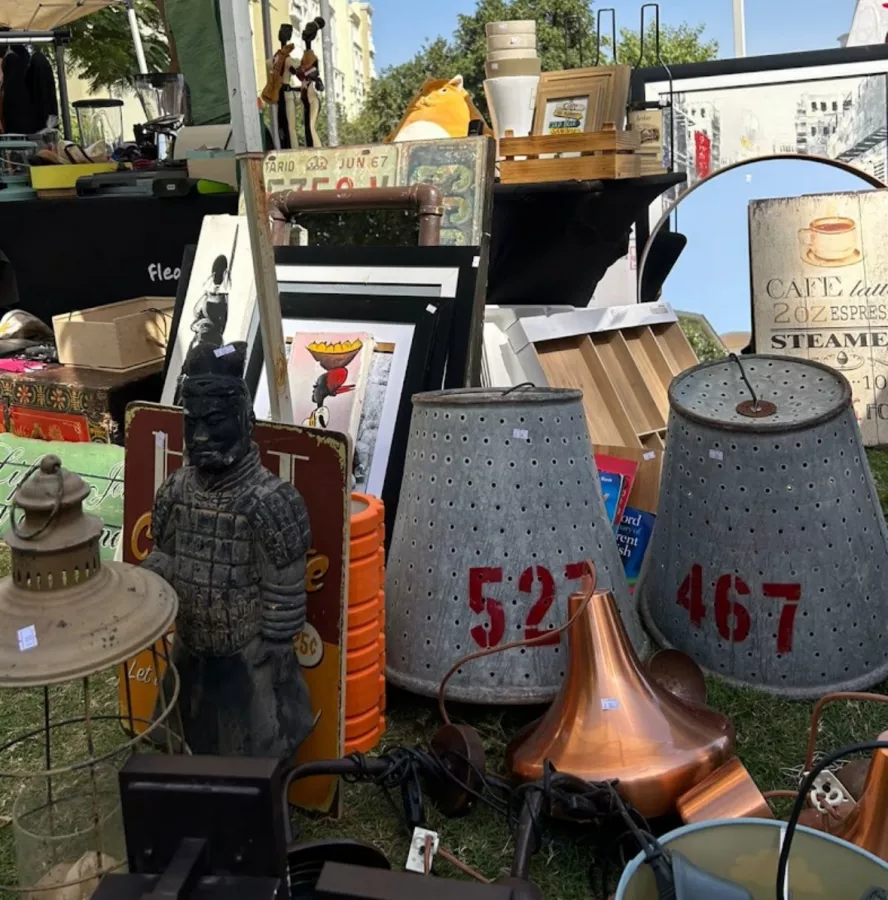 Блошиный рынок Dubai Flea Market в Дубаи: Shopping , Market , Souk, Souvenirs, Магазин , Рынок , Tourists , Блошиный Рынок , Сувениры , Одежда , Шоппинг ,